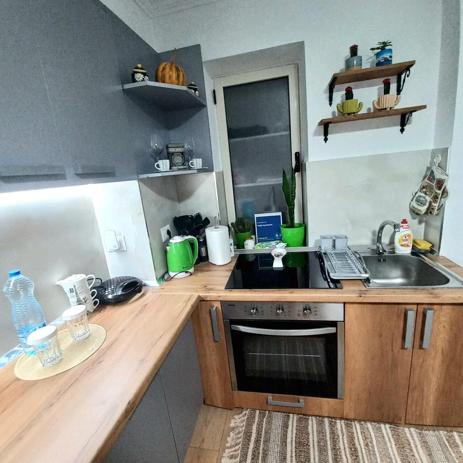 Regis Apartment Тирана Екстериор снимка